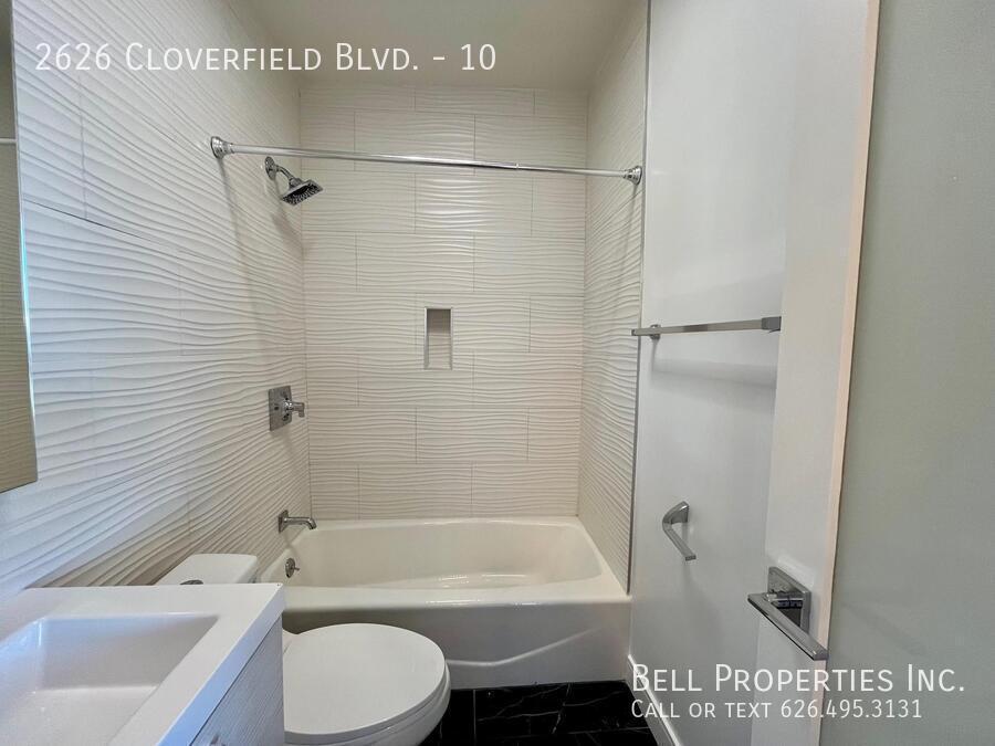 2626 Cloverfield Blvd. property image